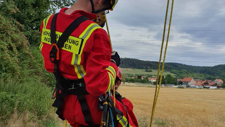 ÜBUNG: Dummy-Rettung aus der Bruststeigklemme